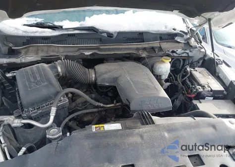 2018 Ram 1500 Express 4X4 6'4 Box z USA, uszkodzony, nr VIN 1C6RR7FGXJS320546